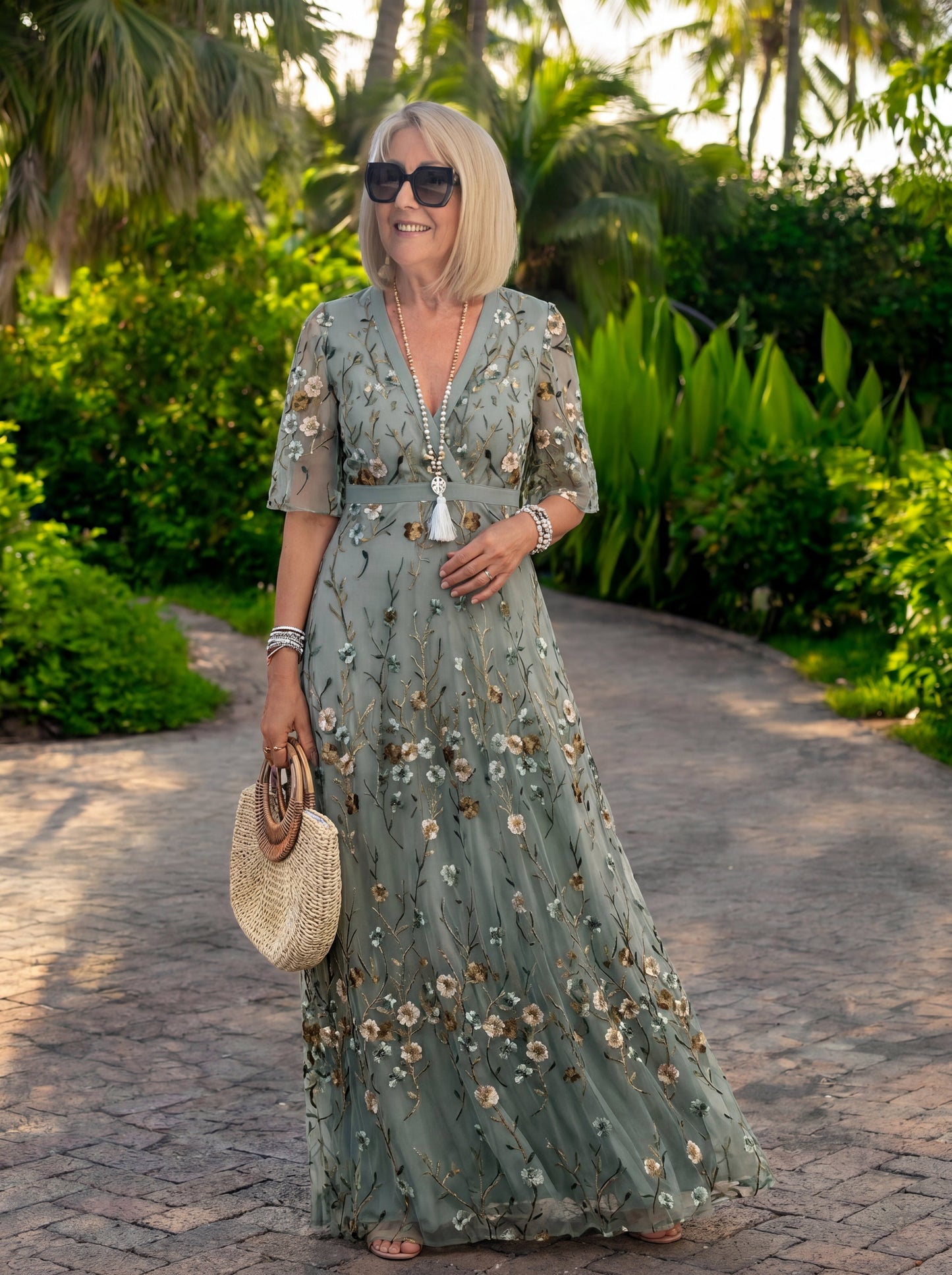 Melodi – Robe longue à fleurs avec col en V