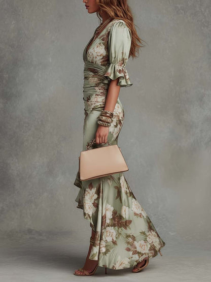 Robe longue asymétrique en satin vert avec décolleté en V - Ana