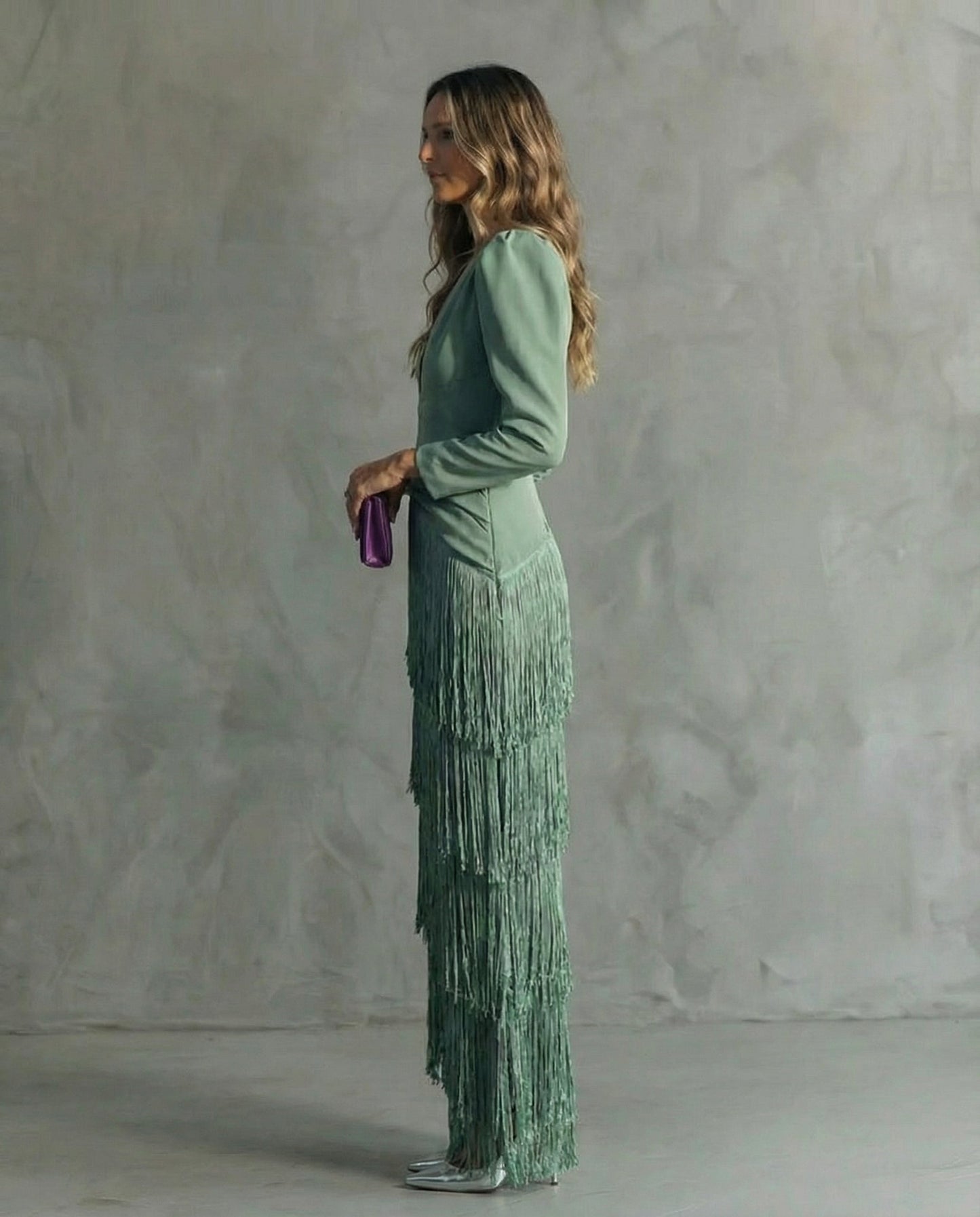 Clara – Robe élégante à manches frangées